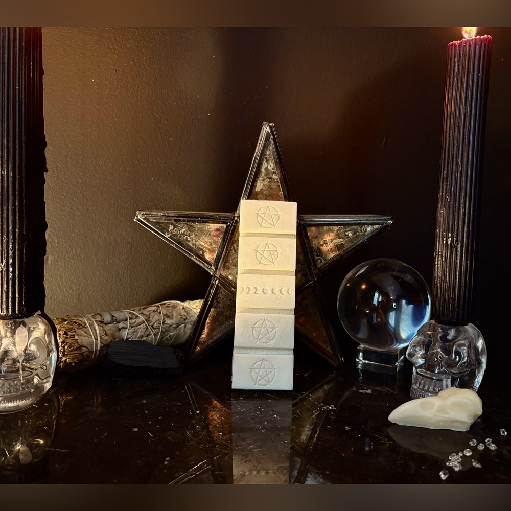 Pentacle and Moon Phases wax melt bar
